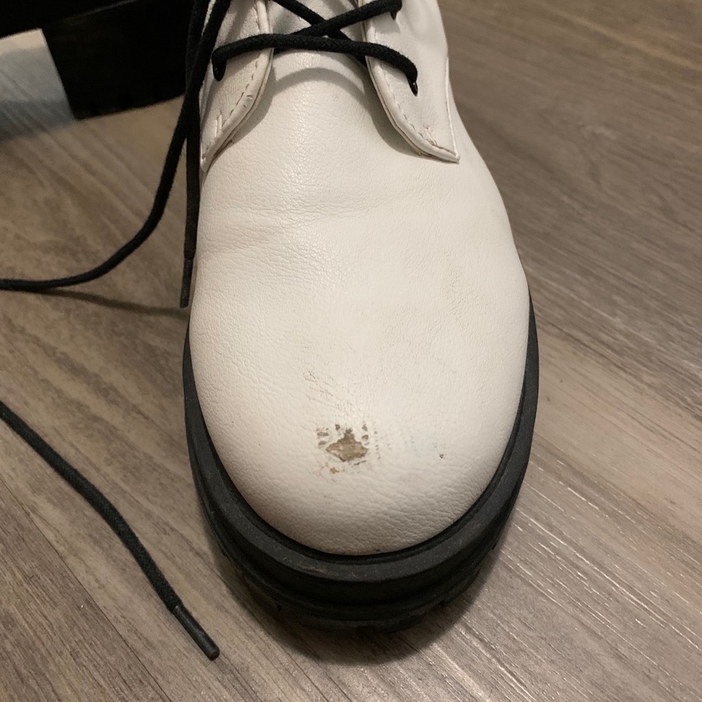 white boots - Picture 3 of 3
